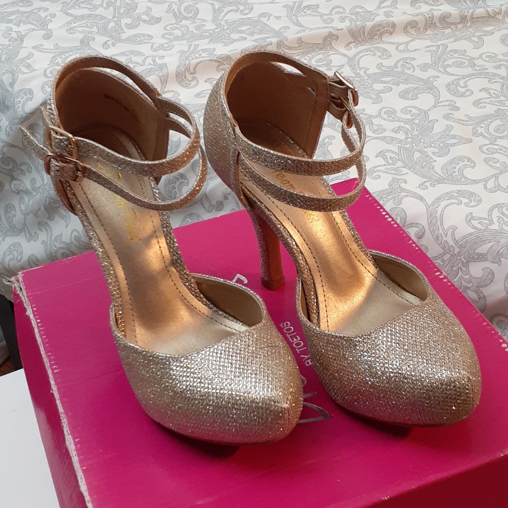 Dream Pairs Gold Glitter Heels
